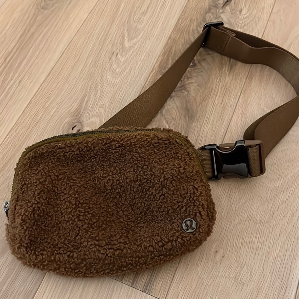 Lululemon brown fleece belt bag